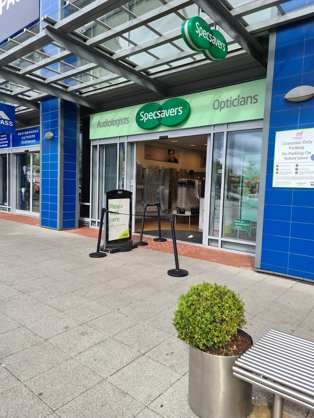 Specsavers Opticians and Audiologists – Manchester Fort